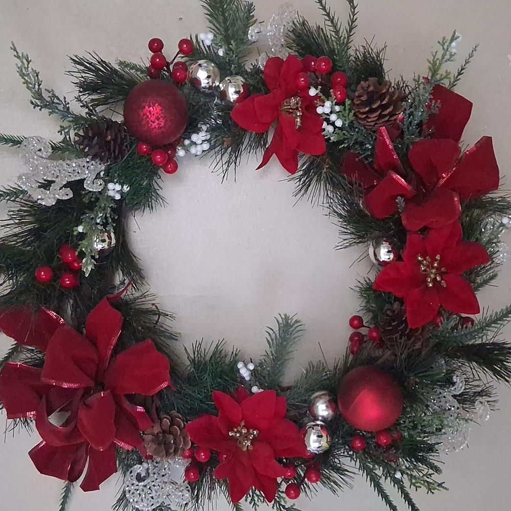 Aerificial Red and Green Holiday Wreath